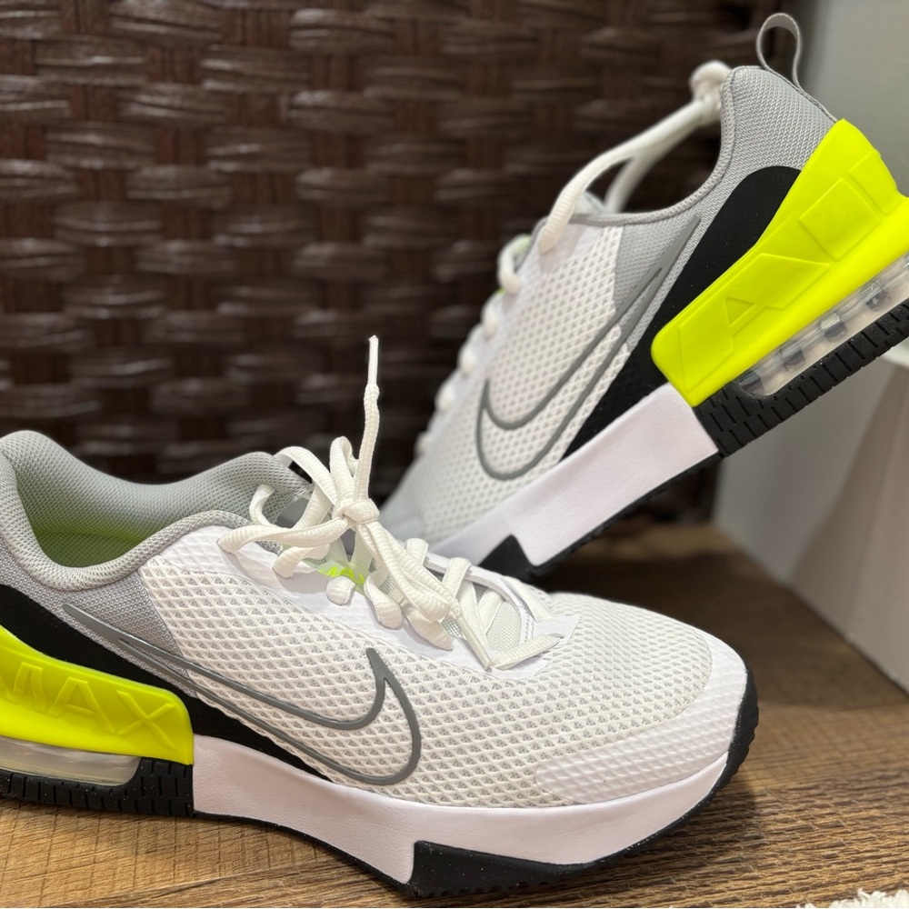 Nike Air Max Alpha Trainer 6 in Smoke Gray